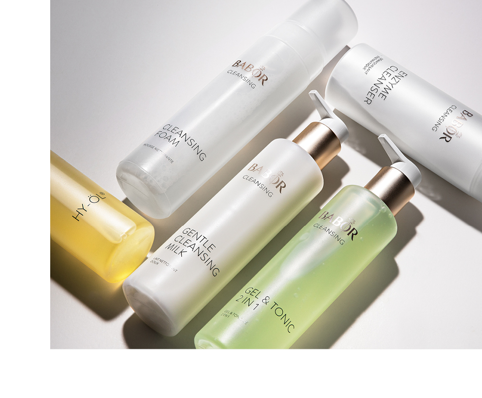 Verschiedene Produkte für die Gesichtsreinigung wie Reinigungsöl & Reinigungsgel Verschiedene Produkte für die Gesichtsreinigung wie Reinigungsöl & Reinigungsgel